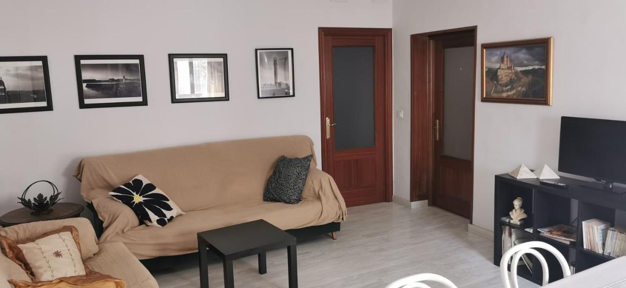 Villa "Luna De Segovia" Leganés Extérieur photo