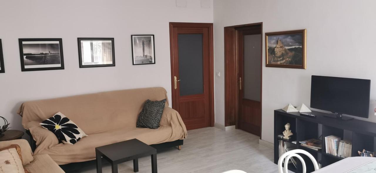 Villa "Luna De Segovia" Leganés Extérieur photo